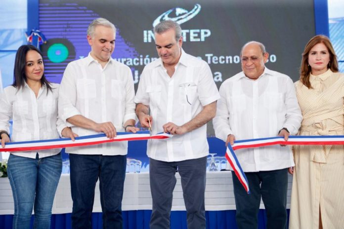 El Presidente Luís Abinader deja inaugurada la obra con el corte de cinta. El Presidente Luís Abinader hace deja inaugurada la obra con el corte de cinta.