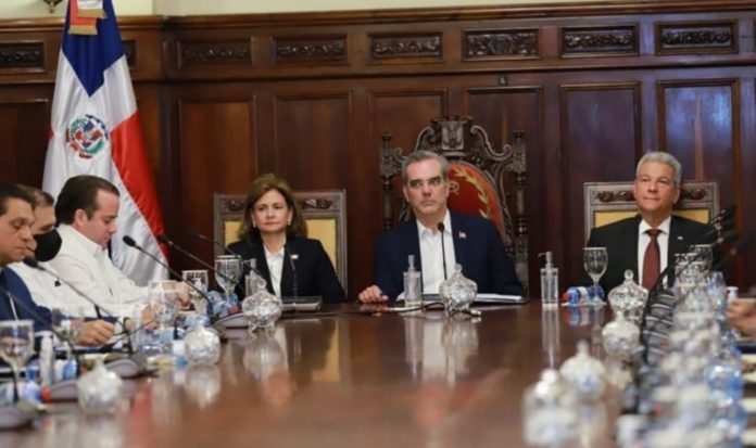 Presidente Abinader y gabinete de salud