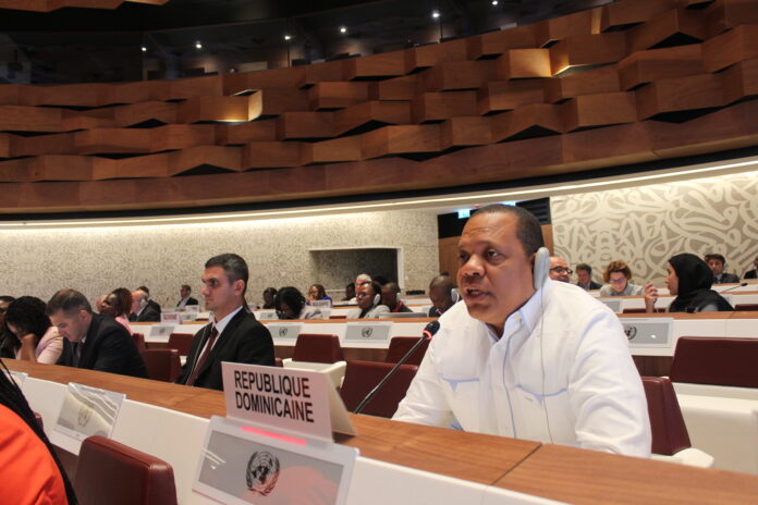 Eddy Alcántara habla en la 9na. Conferencia sobre Competencia y Protección al Consumidor, en Ginebra, Suiza